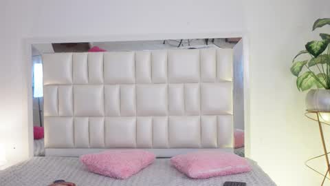 Snapshot of aradia_01 chatting on 02/18/25, 04:48 online show from 02/18/25, 04:48