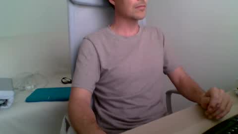 aragon9999 online show from 10/02/25, 10:55