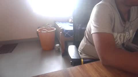 Snapshot of arahullovely chatting on 12/23/24, 10:32 Rahul online show from 12/23/24, 10:32