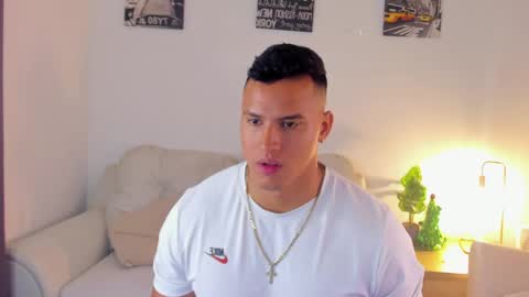 Snapshot of areslevi chatting on 12/17/25, 06:36 ares levi online show from 12/17/25, 06:36