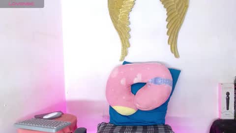 Sofia thomson online show from 04/05/26, 09:56