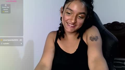 Snapshot of ari_20_ chatting on 09/28/25, 01:11 Bella online show from 09/28/25, 01:11