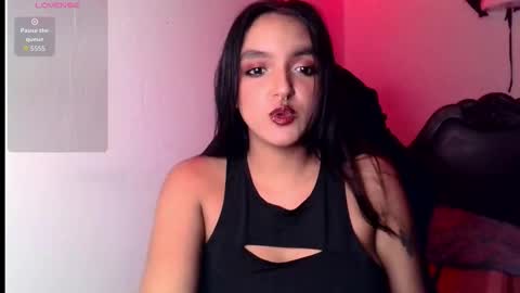 Snapshot of ari_20_ chatting on 11/02/25, 01:52 Bella online show from 11/02/25, 01:52