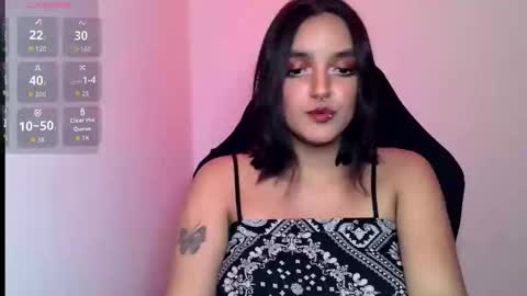 Snapshot of ari_20_ chatting on 11/18/25, 12:16 Bella online show from 11/18/25, 12:16