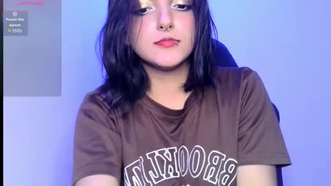 Snapshot of ari_20_ chatting on 11/29/25, 09:07 Bella online show from 11/29/25, 09:07