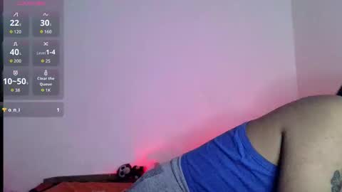 Snapshot of ari_20_ chatting on 12/19/25, 03:24 Bella online show from 12/19/25, 03:24