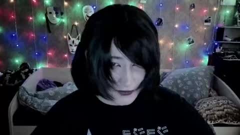 Snapshot of ari_corn chatting on 11/23/25, 08:41 Ahri online show from 11/23/25, 08:41