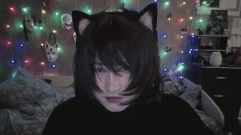 Snapshot of ari_corn chatting on 12/14/25, 06:12 Ahri online show from 12/14/25, 06:12