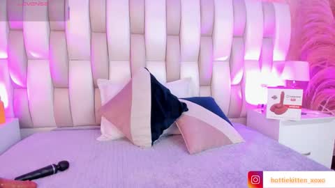 Snapshot of ari_lynn_ chatting on 03/03/26, 03:12 ari_lynn_ online show from 03/03/26, 03:12