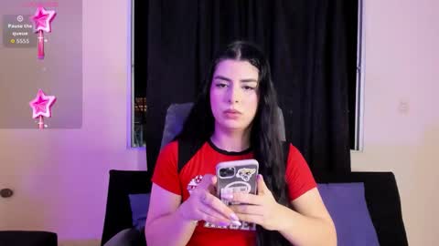 Snapshot of ari_peaches chatting on 12/17/25, 06:19 Ari online show from 12/17/25, 06:19