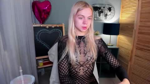 Snapshot of aria69stars chatting on 09/21/25, 08:49 aria69stars online show from 09/21/25, 08:49