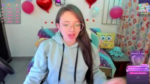 Snapshot of aria_alaia chatting on 03/05/25, 12:38 Linda online show from 03/05/25, 12:38