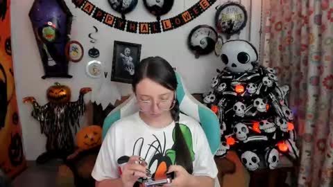 Snapshot of aria_alaia chatting on 10/07/25, 03:04 Linda online show from 10/07/25, 03:04