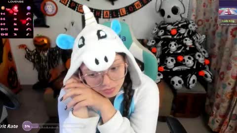 Snapshot of aria_alaia chatting on 10/15/25, 02:33 Linda online show from 10/15/25, 02:33