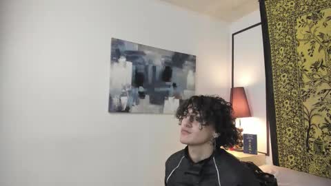 aria y orien  online show from 11/12/25, 11:10