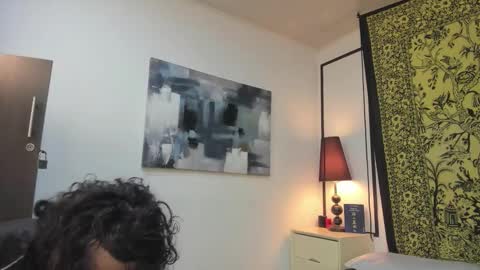 aria y orien  online show from 12/14/25, 11:04