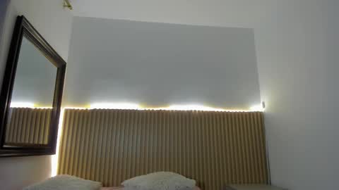 Aria Millers  online show from 12/21/25, 12:01