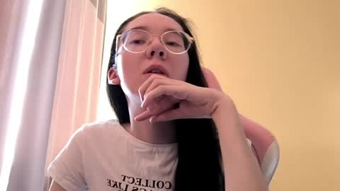 Snapshot of aria_mur_ chatting on 04/15/26, 02:40 Aria online show from 04/15/26, 02:40