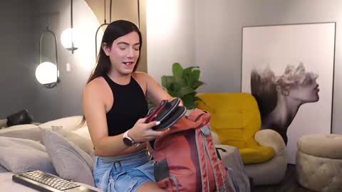 Snapshot of ariaa_isabell chatting on 02/25/26, 06:50 Ariaa online show from 02/25/26, 06:50