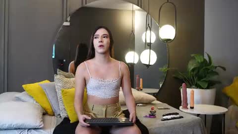 Snapshot of ariaa_isabell chatting on 07/15/26, 06:46 Ariaa online show from 07/15/26, 06:46