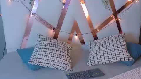 A R I A  B E N E T T  online show from 07/08/26, 02:49