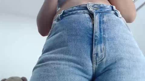 Snapshot of ariacoral chatting on 11/12/25, 12:49 ariacoral online show from 11/12/25, 12:49