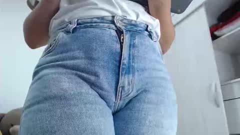 Snapshot of ariacoral chatting on 11/16/25, 12:55 ariacoral online show from 11/16/25, 12:55