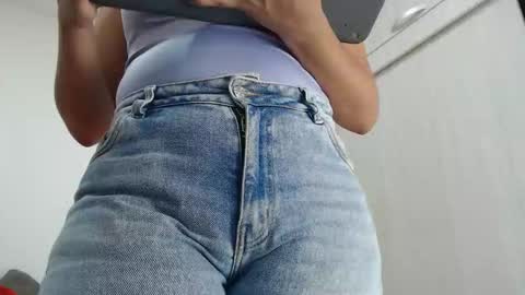 Snapshot of ariacoral chatting on 11/24/25, 12:49 ariacoral online show from 11/24/25, 12:49