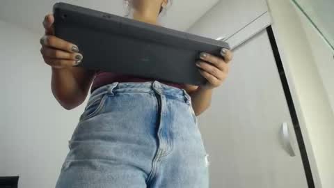 Snapshot of ariacoral chatting on 11/27/25, 12:18 ariacoral online show from 11/27/25, 12:18