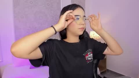 Snapshot of ariadna_boneville chatting on 02/17/26, 08:04 A R I A D N A online show from 02/17/26, 08:04