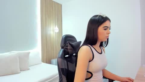 Snapshot of ariadna_boneville chatting on 02/20/26, 07:36 A R I A D N A online show from 02/20/26, 07:36