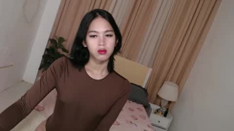 Snapshot of ariahooper chatting on 12/24/24, 06:11 Christine JorgensenChristmas wish breasts implants online show from 12/24/24, 06:11