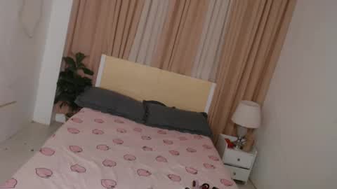 Snapshot of ariahooper chatting on 02/02/25, 07:09 Christine JorgensenChristmas wish breasts implants online show from 02/02/25, 07:09