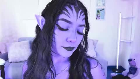 Snapshot of ariana_bae_ chatting on 10/31/25, 12:55 online show from 10/31/25, 12:55