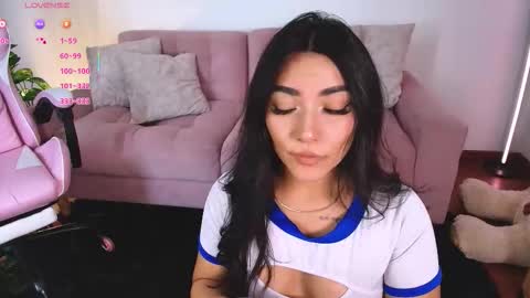 Snapshot of ariana_bae_ chatting on 11/25/25, 12:21 online show from 11/25/25, 12:21