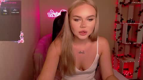 Snapshot of ariana_blissx chatting on 05/16/26, 04:20 Lilli 3 online show from 05/16/26, 04:20