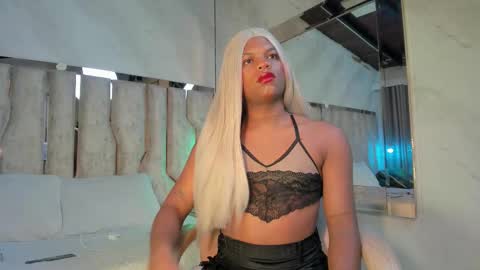 ariana_grande233 online show from 03/03/26, 11:38