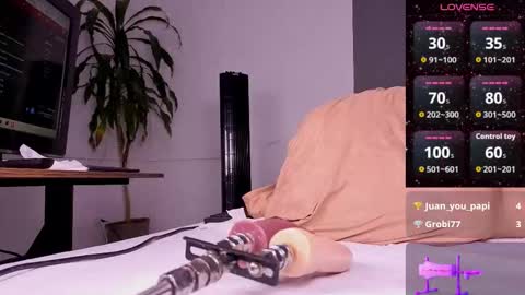 ariana_nix online show from 09/23/25, 08:12