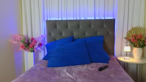 Snapshot of ariana_petite chatting on 04/23/26, 12:23 Ariana online show from 04/23/26, 12:23