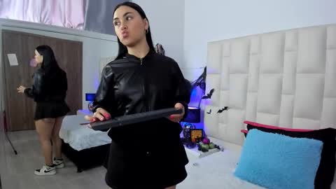  ariana  online show from 10/15/25, 04:29