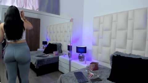  ariana  online show from 02/09/26, 04:44