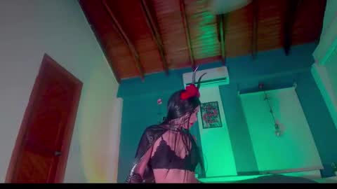 Snapshot of ariana_whitee chatting on 10/31/25, 04:57 ariana_whitee online show from 10/31/25, 04:57