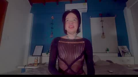 Snapshot of ariana_whitee chatting on 11/13/25, 07:51 ariana_whitee online show from 11/13/25, 07:51