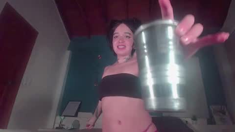 Snapshot of ariana_whitee chatting on 11/20/25, 06:46 ariana_whitee online show from 11/20/25, 06:46