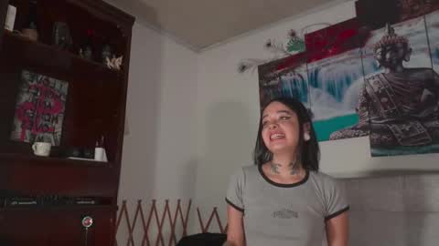 Snapshot of ariana_whitee chatting on 02/07/26, 02:15 ariana_whitee online show from 02/07/26, 02:15