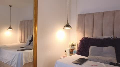 Snapshot of arianaa_miller_ chatting on 10/28/25, 08:22 Ariana online show from 10/28/25, 08:22