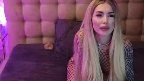 Snapshot of arianaari88 chatting on 03/09/25, 10:08 Ariana online show from 03/09/25, 10:08