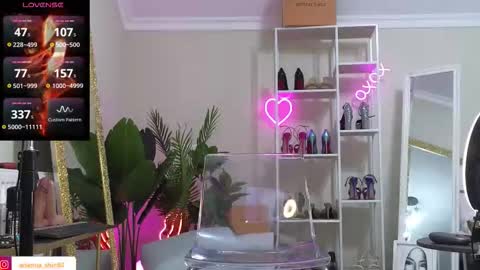 Snapshot of arianaari88 chatting on 12/17/25, 09:04 Ariana online show from 12/17/25, 09:04