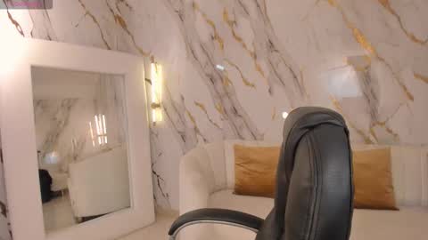 Snapshot of arianadumont chatting on 09/22/25, 11:45 Ariana Dumont online show from 09/22/25, 11:45