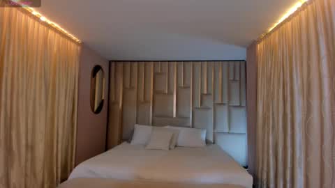 Snapshot of arianadumont chatting on 01/15/26, 11:15 Ariana Dumont online show from 01/15/26, 11:15